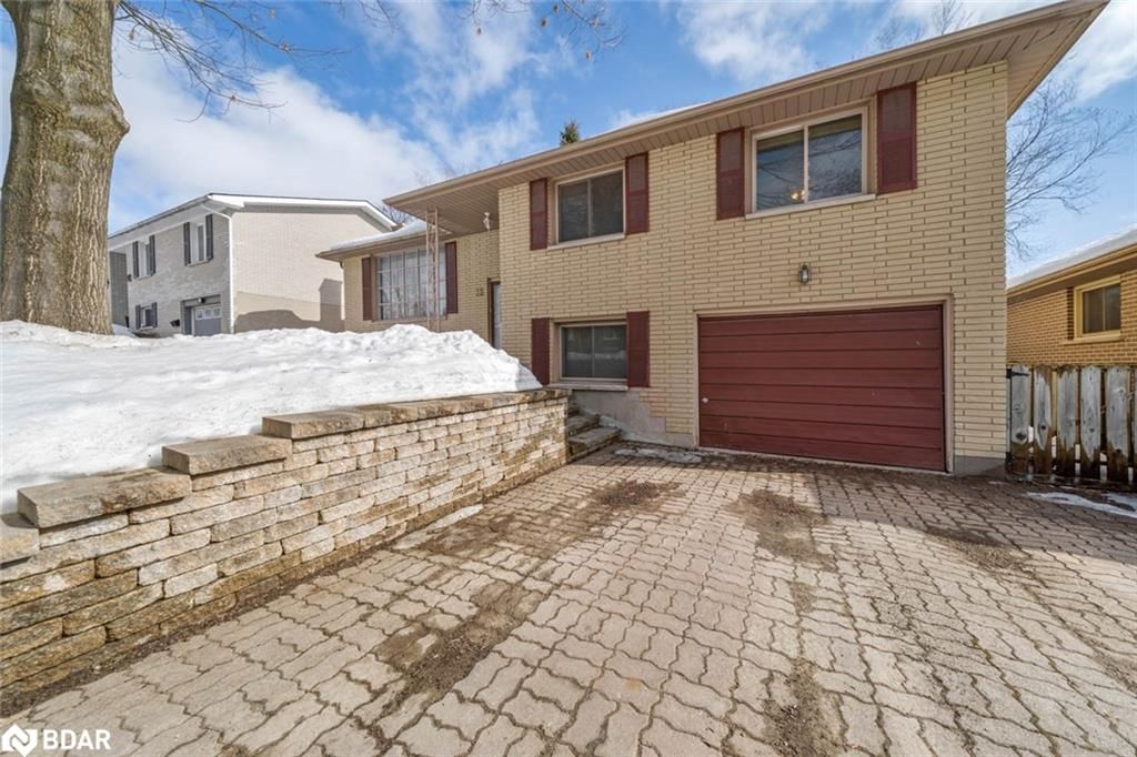 Single Family Residence for sale at 13 Roslyn Road, Barrie, City Centre, L4M 2X5 - MLS: 40706226