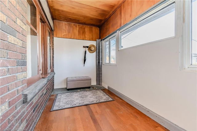 55 Lancaster Street W