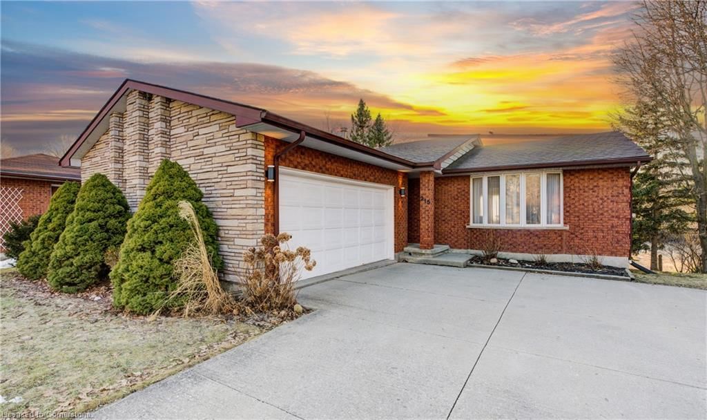 Single Family Residence sold at 215 Black Walnut Place, Kitchener, Pioneer Park/Doon/Wyldwoods, N2P 1T5 - MLS: 40708059