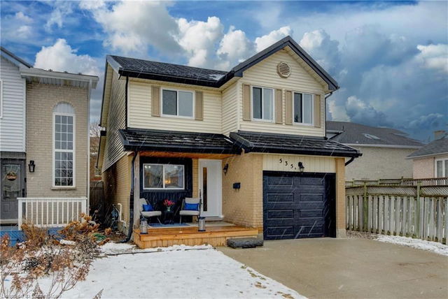 535B Rosemeadow Crescent