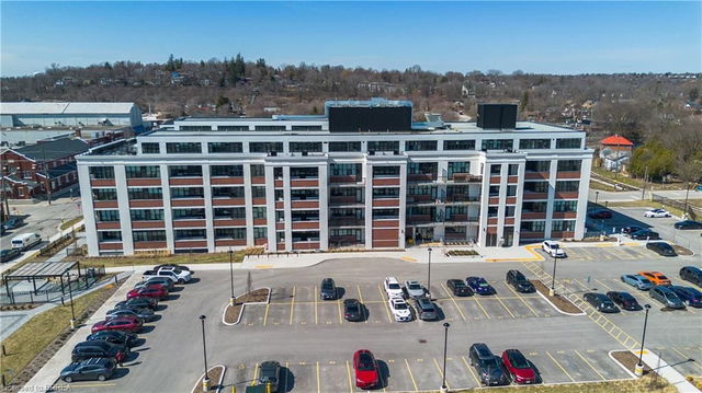 211 - 120 Huron Street