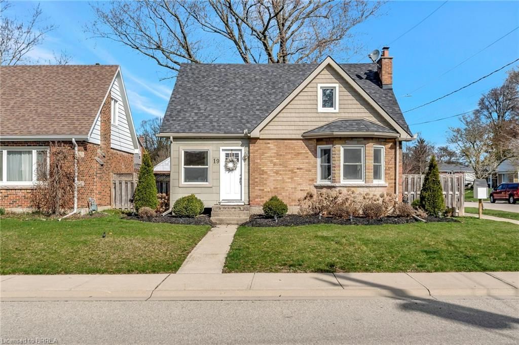Single Family Residence sold at 19 Elm Street, Brantford, Henderson, N3R 4T5 - MLS: 40710858