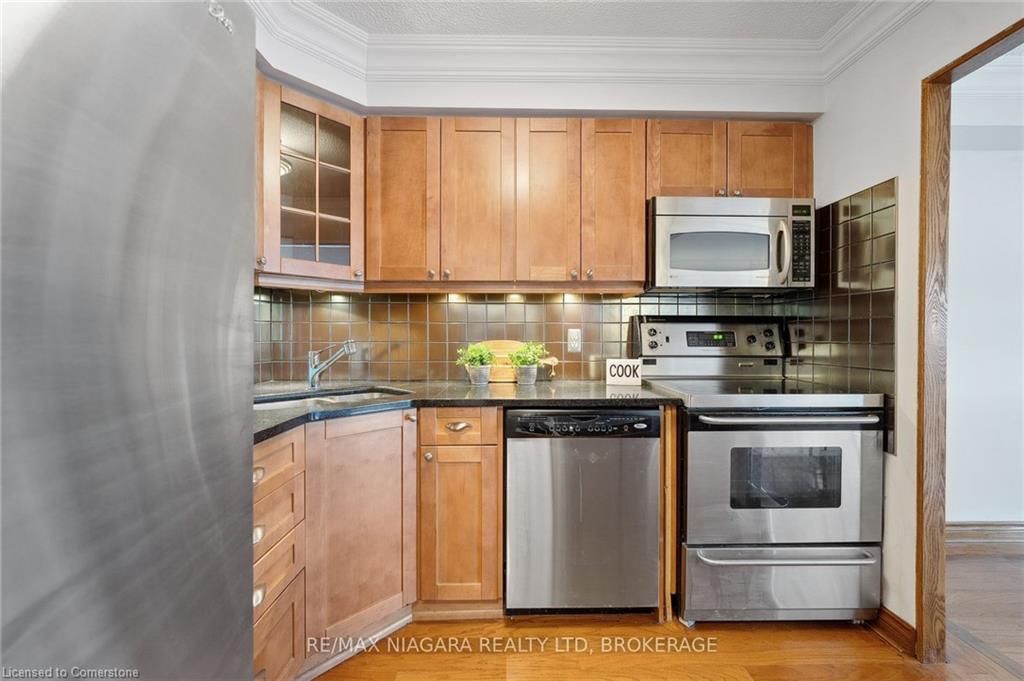 Condo/Apt Unit sold at 1006-81 Scott Street, St. Catharines, Lakeport, L2N 7L5 - MLS: 40711066