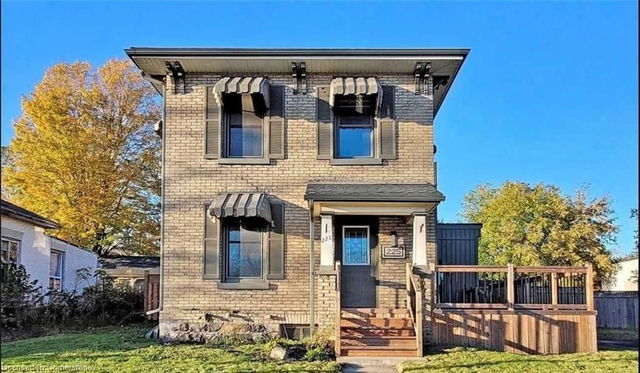 225 Dundas Street