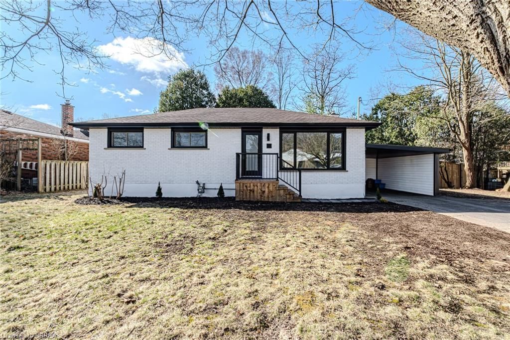 Single Family Residence for sale at 11 Ann Street, Paris, Victoria Park, N3L 1A3 - MLS: 40713851