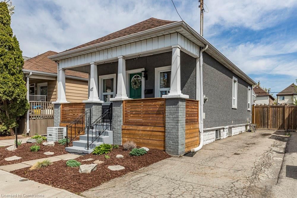 Single Family Residence for sale at 47 Mayflower Avenue, Hamilton, Crown Point, L8L 2K5 - MLS: 40714248