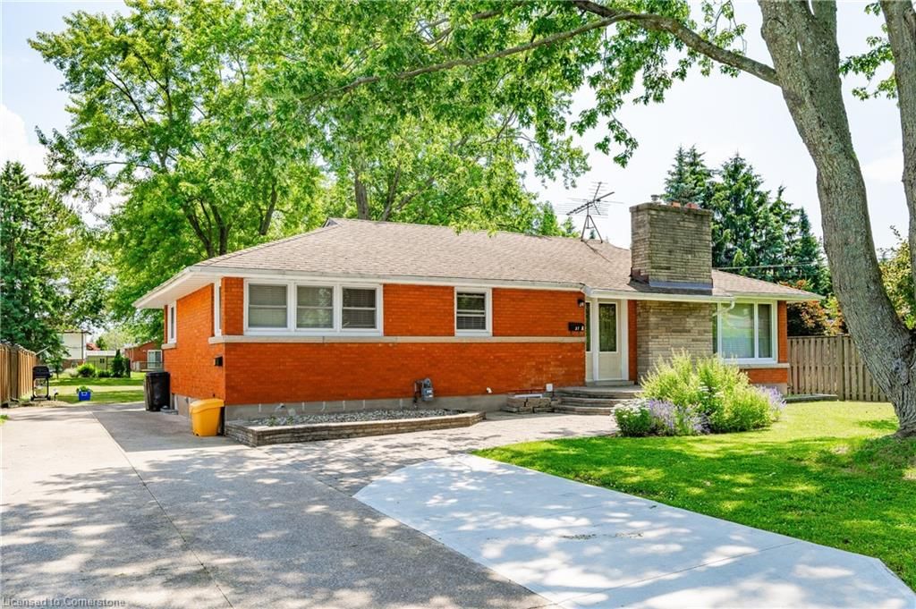 Single Family Residence for sale at 31 Sharon Avenue, Welland, Prince Charles, L3C 4M8 - MLS: 40714692