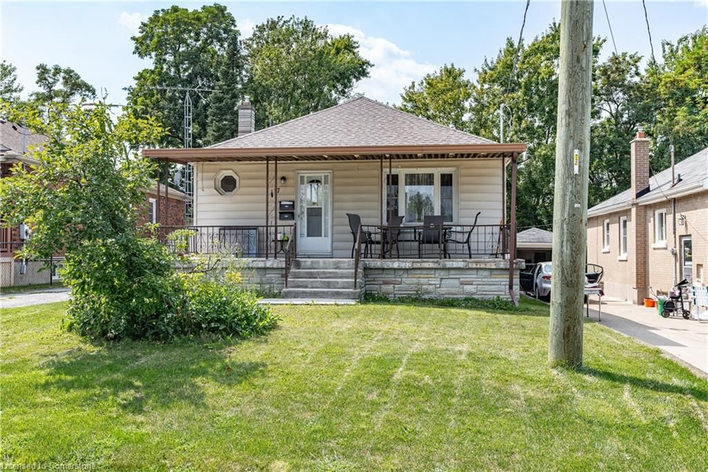 Single Family Residence for sale at 17 Prestwick Avenue, St. Catharines, Oakdale, L2P 2E5 - MLS: 40714722