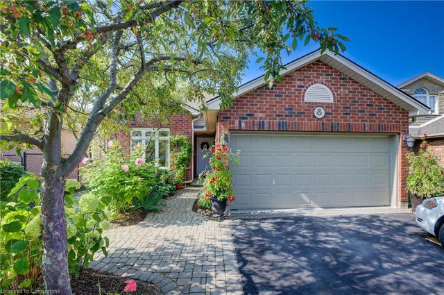 8 Munroe Crescent