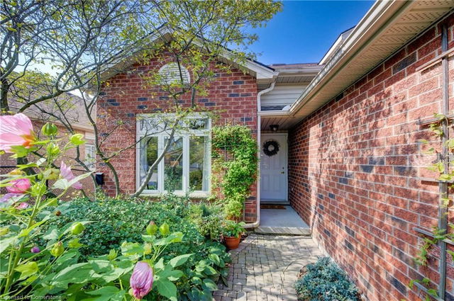 8 Munroe Crescent