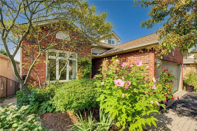 8 Munroe Crescent