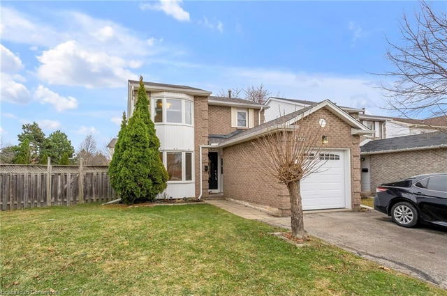 2377 Cotswold Crescent