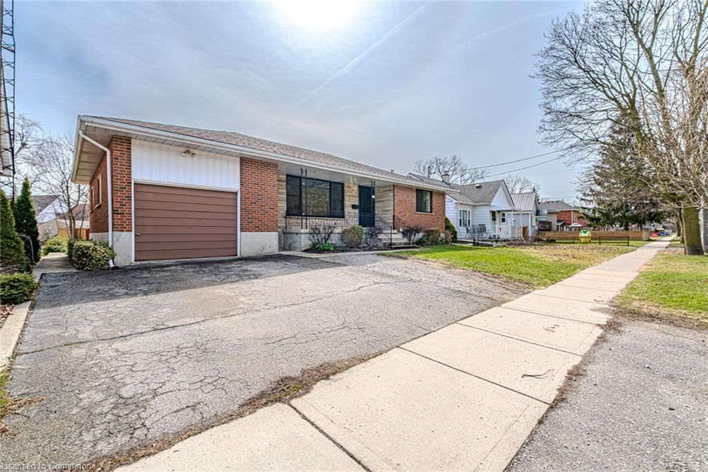 Single Family Residence for sale at 72 Mount Pleasant Street, Brantford, Lion's Park, N3T 1T1 - MLS: 40717057
