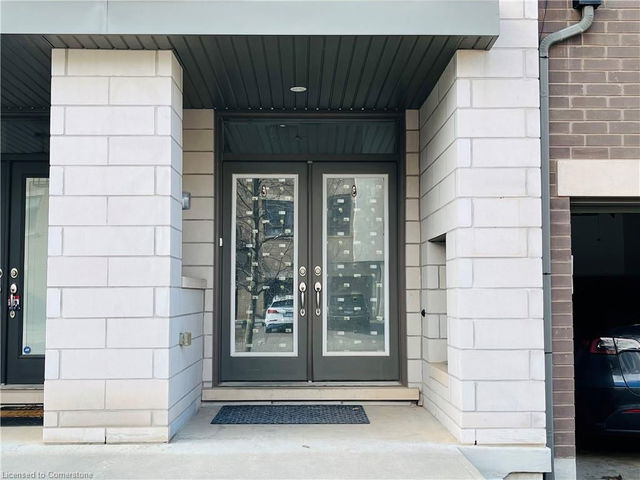 320 Squire Crescent