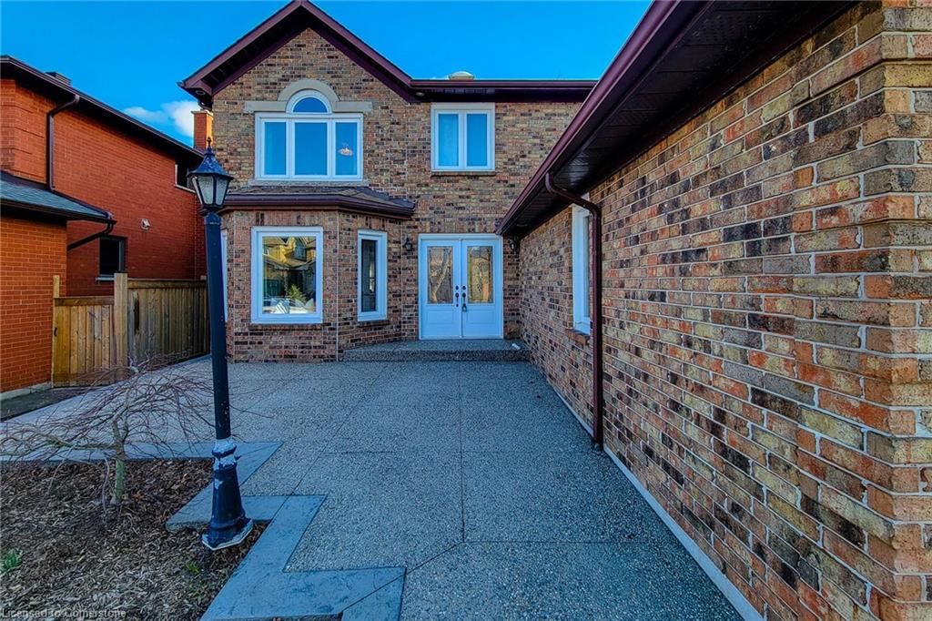 Single Family Residence for sale at 33 Caswell Drive, Hamilton, Gurnett, L9C 7N3 - MLS: 40717403