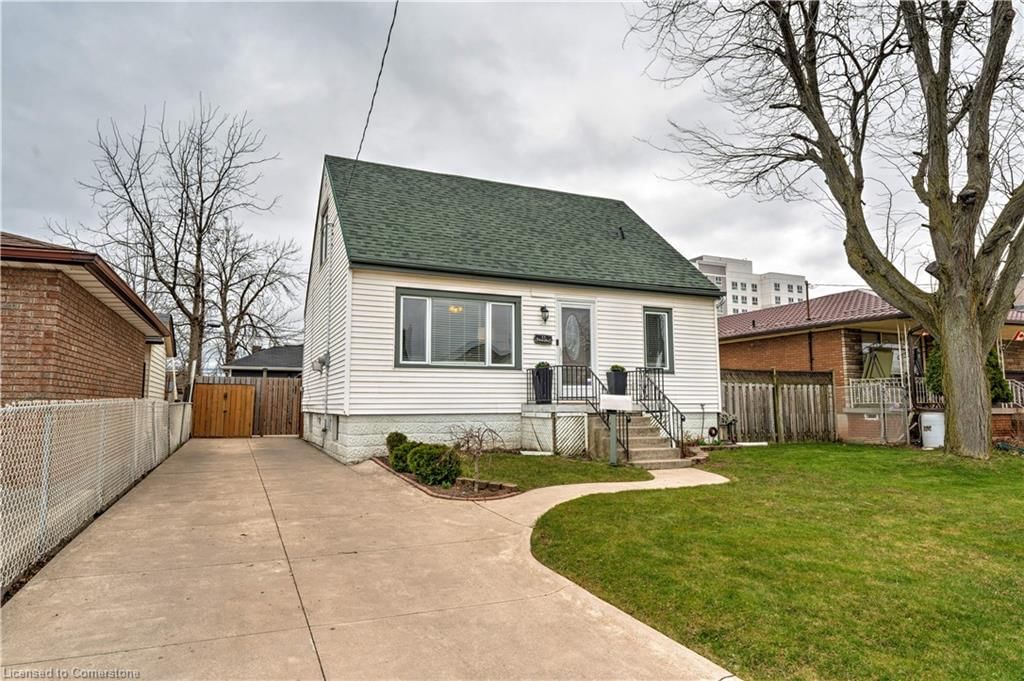 Single Family Residence for sale at 13 Beland Avenue, Hamilton, McQuesten, L8H 1B9 - MLS: 40717531