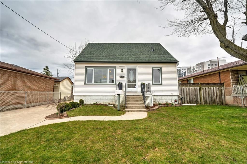 Single Family Residence for sale at 13 Beland Avenue, Hamilton, McQuesten, L8H 1B9 - MLS: 40717531