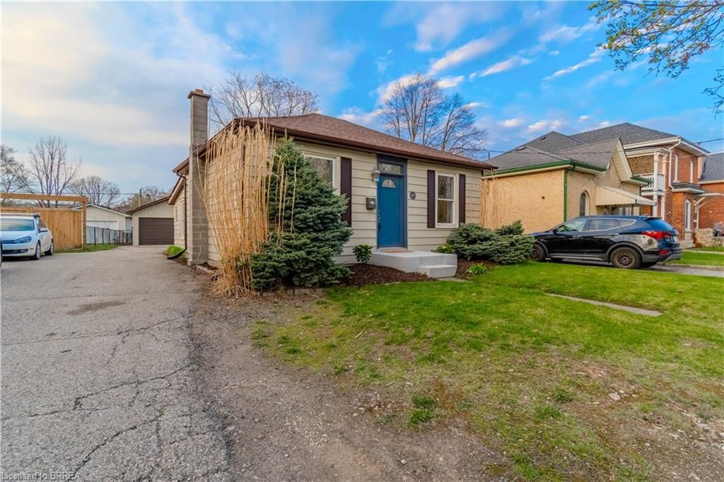 Single Family Residence sold at 107 Grand River Avenue, Brantford, Holmedale, N3T 4X5 - MLS: 40717566