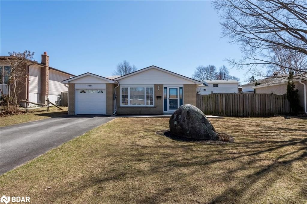 Single Family Residence for sale at 1001 Howard Street, Midland, West of King Street, L4R 4P8 - MLS: 40717793