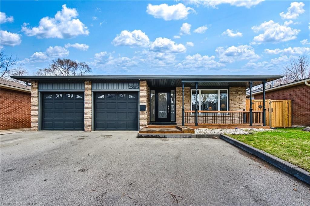 Single Family Residence sold at 2205 Lancaster Crescent, Burlington, Brant Hills, L7P 3G4 - MLS: 40717815