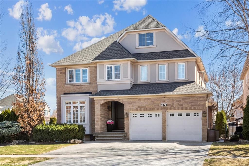 Single Family Residence for sale at 4228 Amaletta Crescent, Burlington, Millcroft, L7M 5C5 - MLS: 40719219