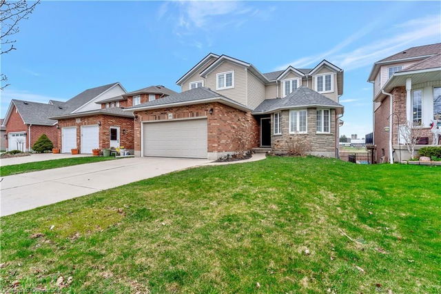 492 Sandbanks Crescent