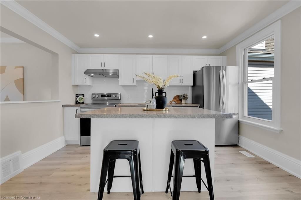Single Family Residence for sale at 70 Robins Avenue, Hamilton, Crown Point, L8H 4N4 - MLS: 40719601