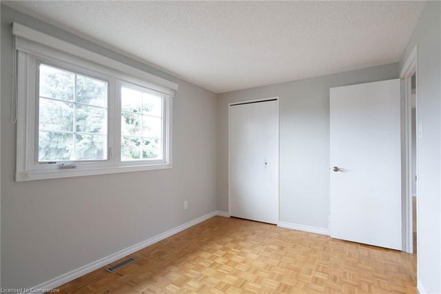 3279 Hornbeam Crescent