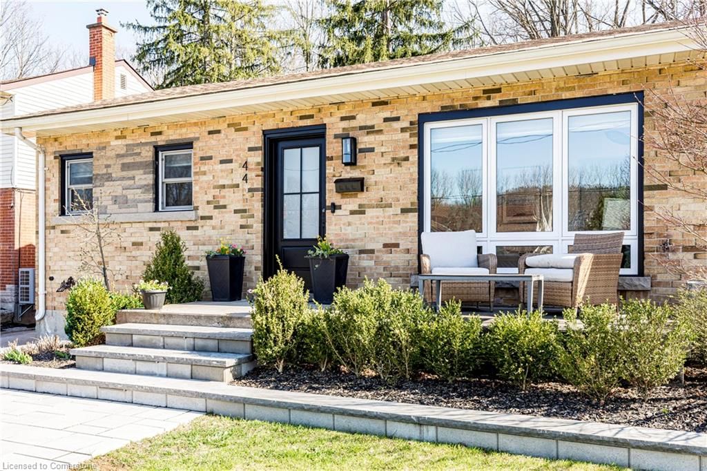 Single Family Residence sold at 44 Kemp Drive, Dundas, Governor, L9H 2M9 - MLS: 40720165
