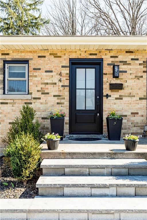 Single Family Residence sold at 44 Kemp Drive, Dundas, Governor, L9H 2M9 - MLS: 40720165