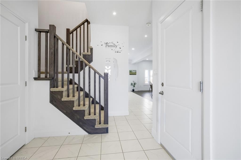 Single Family Residence for sale at 178 Longboat Run, Brantford, Empire South, N3T 0R9 - MLS: 40720238