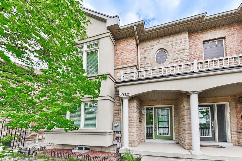 2032 Lakeshore Road W, Mississauga, Ontario