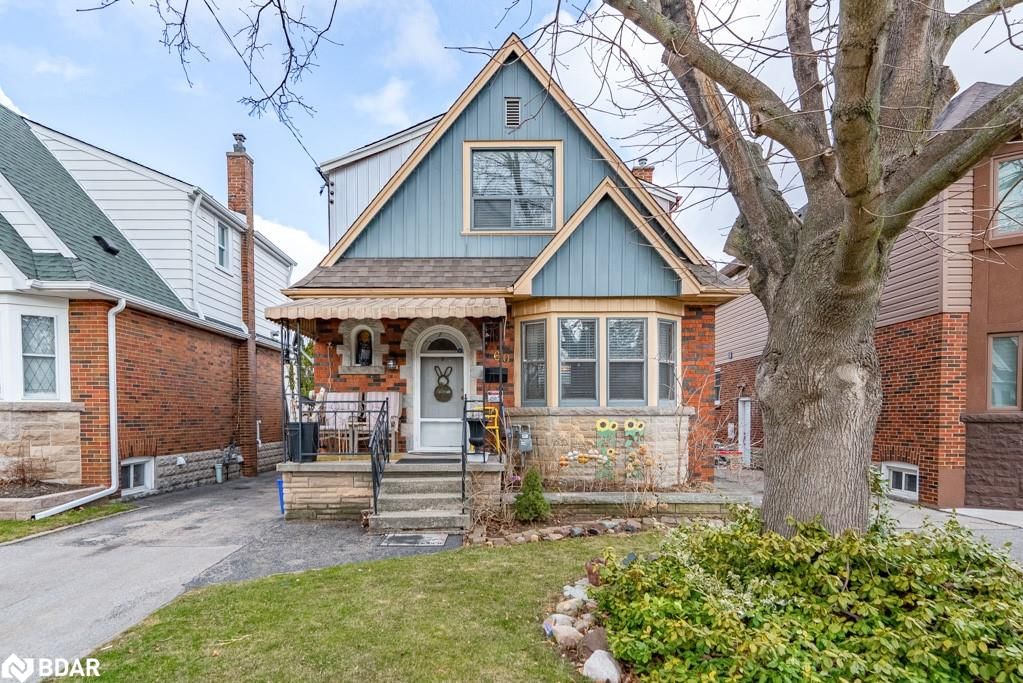 Single Family Residence for sale at 60 Cameron Avenue, Hamilton, Bartonville/Glenview, L8K 2X2 - MLS: 40720668