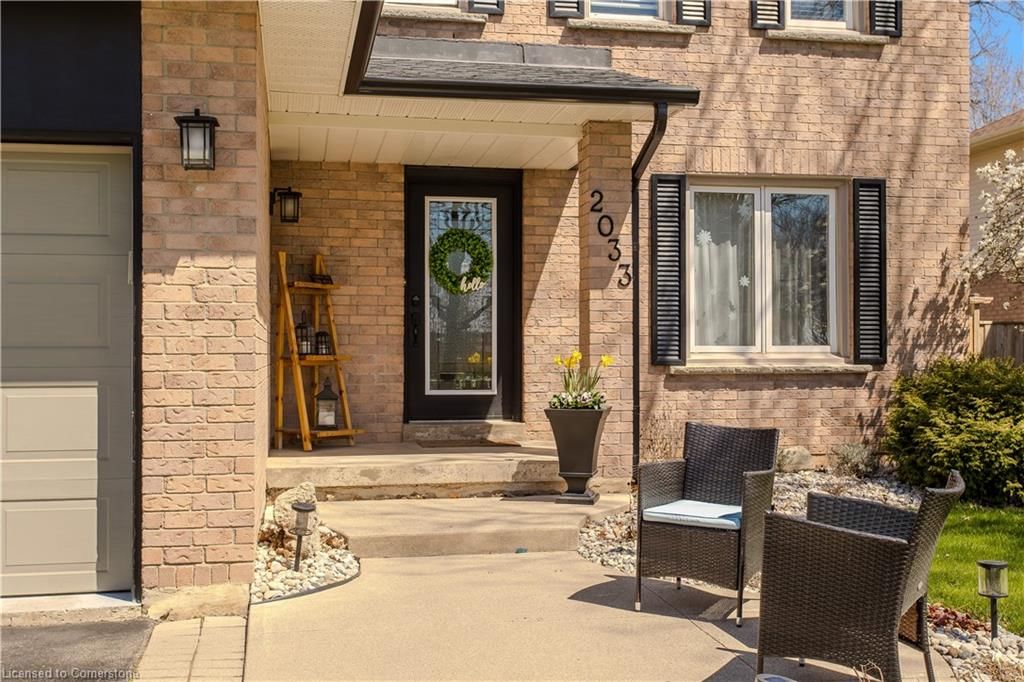 Single Family Residence sold at 2033 Headon Forest Drive, Burlington, Headon Forest, L7M 2M2 - MLS: 40721072