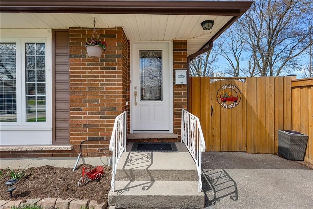 Single Family Residence sold at 4633 Sussex Drive, Niagara Falls, Morrison, L2E 6S1 - MLS: 40721196
