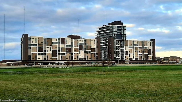 703 - 550 North Service Road