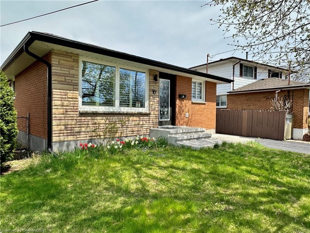 Single Family Residence for sale at 10 Sandlyn Court, Hamilton, Kentley, L8H 2R5 - MLS: 40721375