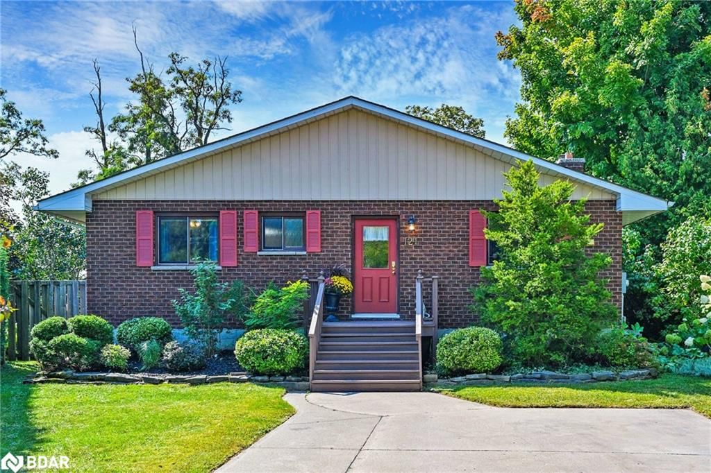 Single Family Residence for sale at 121 Queen Street Street, Fenelon Falls, fenelon township, K0M 1N0 - MLS: 40721927