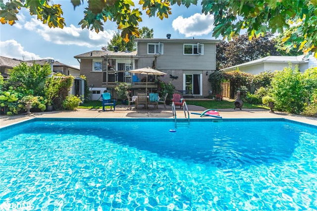 33 Porter Crescent