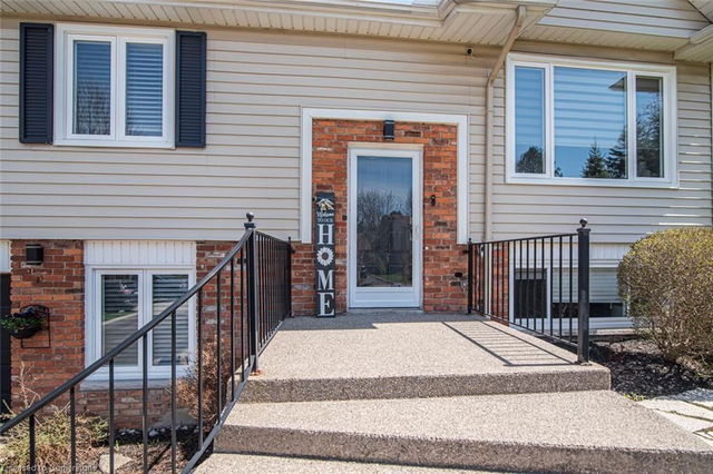 647 Tomahawk Crescent