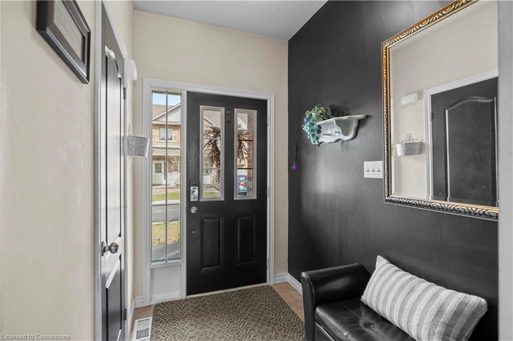 Row/Townhouse for sale at 27 Marina Point Crescent, Hamilton, Community Beach/Fifty Point, L8E 0E4 - MLS: 40723068