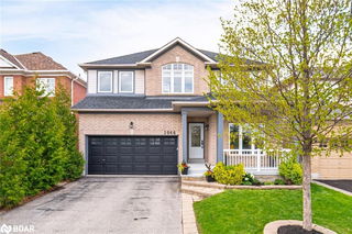 1046 Holdsworth Crescent
