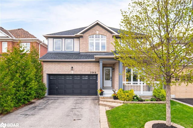 1046 Holdsworth Crescent