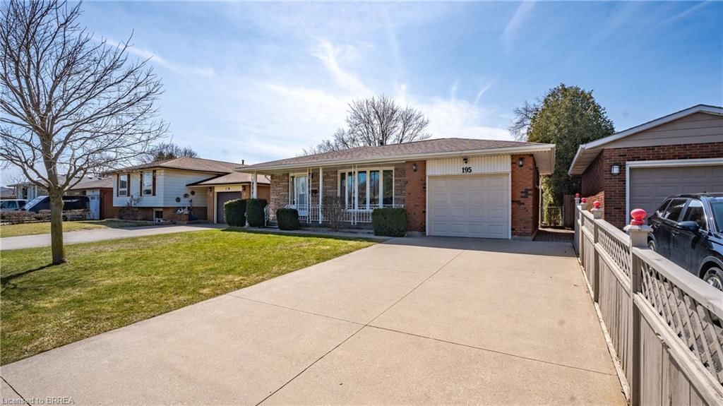 Single Family Residence for sale at 195 Paris Road, Brantford, Sky Acres, N3R 1J2 - MLS: 40723194