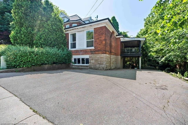 Upper - 15 Freeman Place