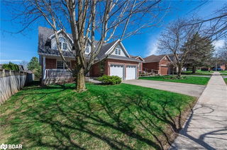 222 Walsh Crescent