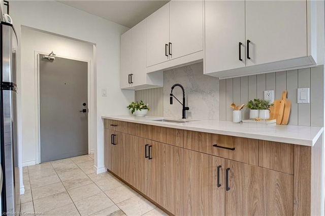405 - 283 Fairway Road