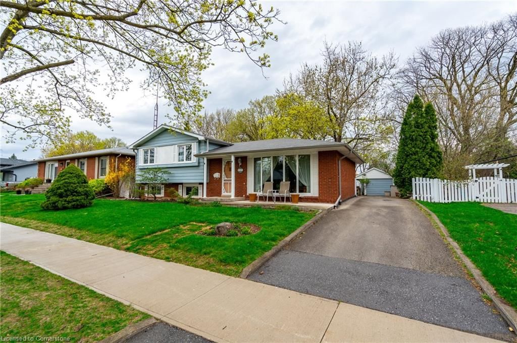 Single Family Residence for sale at 611 Woodview Road, Burlington, Dynes, L7M 3V2 - MLS: 40723822