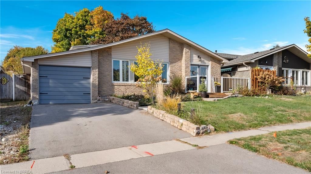 Single Family Residence for sale at 20 Columbine Crescent, Paris, Fair Grounds, N3L 3K9 - MLS: 40723880