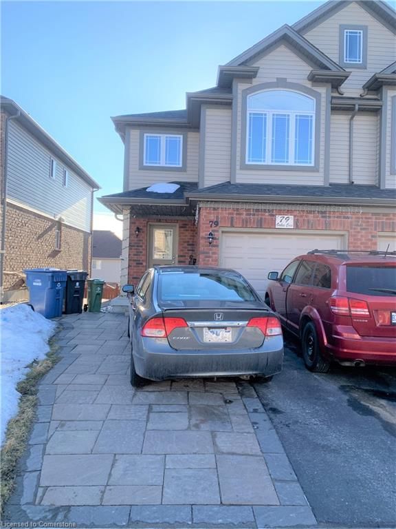 79 Oakes Crescent